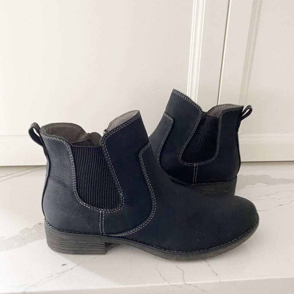 NWOT EuroSoft Womens Tonie Chelsea Boot